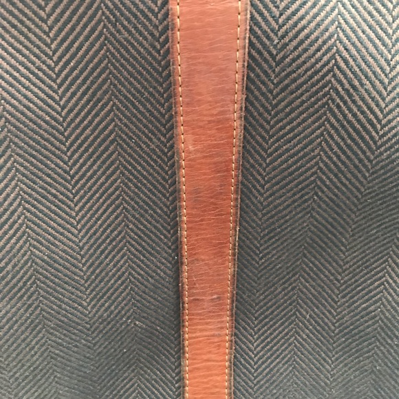 The French Company Duffel Bag in Herringbone Pattern with accessories - Picture 9 of 17